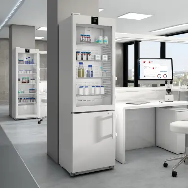 Liebherr professzionális hűtő laboratóriumi környezetben