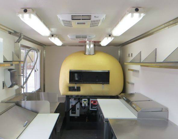 Kuma Forni Mini 85 gázüzemű pizzakemence mobil egységben