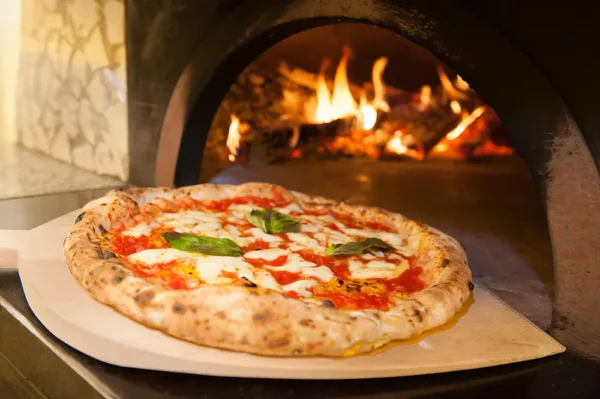 Pavesi kemencében sült nápolyi pizza