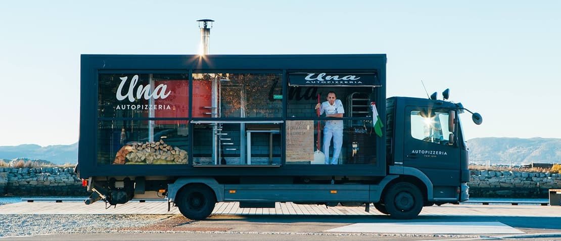 Pavesi kemencével felszerelt mobil autopizzéria